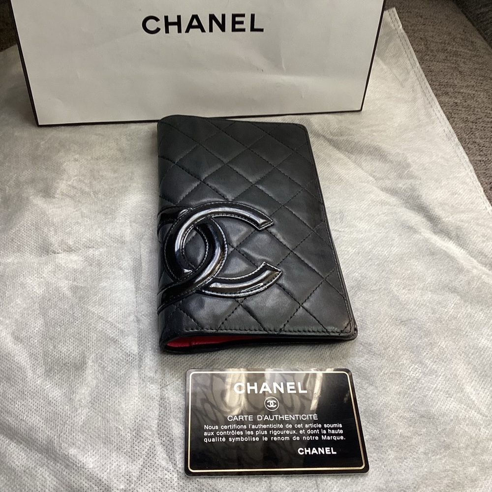 CHANEL
Black Ligne Cambon Wallet